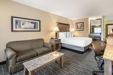هتل Best Western Americana Inn