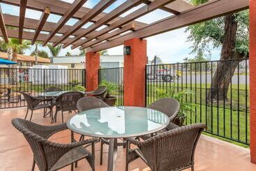 هتل Best Western Americana Inn