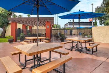 هتل Best Western Americana Inn