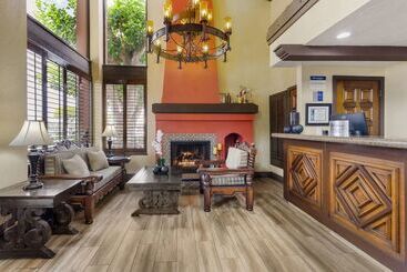 هتل Best Western Americana Inn
