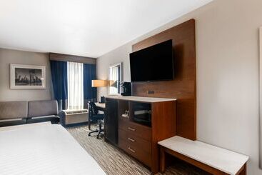 هتل Best Western Plus Commerce