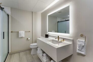هتل Best Western Plus The Charles