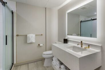 هتل Best Western Plus The Charles