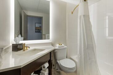 هتل Best Western Plus The Charles