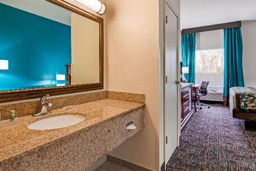 هتل Best Western Plus The Charles