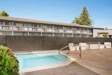 هتل Days Inn By Wyndham Bend