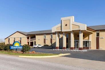 هتل Days Inn By Wyndham Lawton