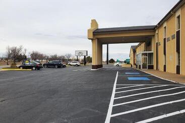 هتل Days Inn By Wyndham Lawton