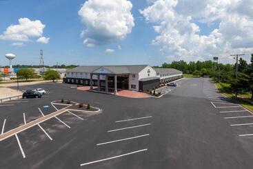 هتل Days Inn By Wyndham Sandusky Cedar Point