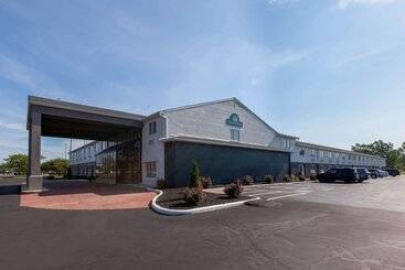 هتل Days Inn By Wyndham Sandusky Cedar Point