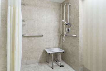 هتل Days Inn By Wyndham Columbus East Airport