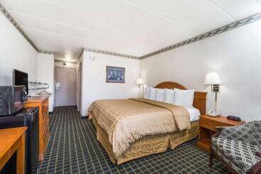 هتل Days Inn By Wyndham Columbus East Airport