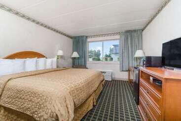 هتل Days Inn By Wyndham Columbus East Airport