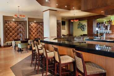 هتل Doubletree By Hilton Omaha Downtown