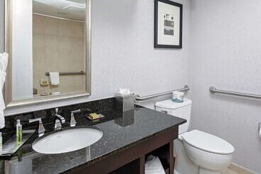 هتل Doubletree By Hilton Omaha Downtown