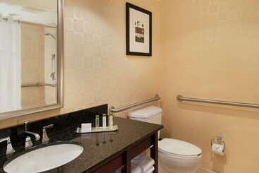 هتل Doubletree By Hilton Omaha Downtown