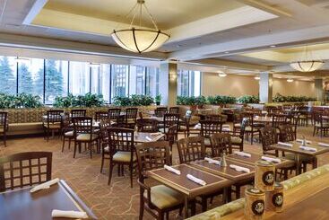 هتل Doubletree By Hilton Omaha Downtown