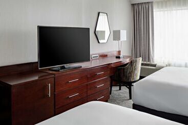 Doubletree By Hilton Fairfield Hotel & Suites