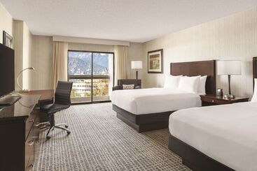 هتل Doubletree By Hilton Colorado Springs