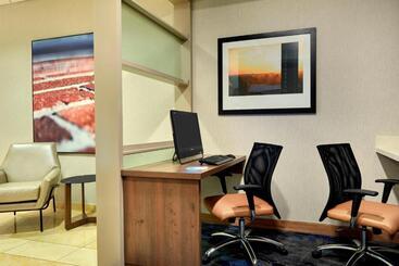 Otel Fairfield Inn Suites Indianapolis Downtown