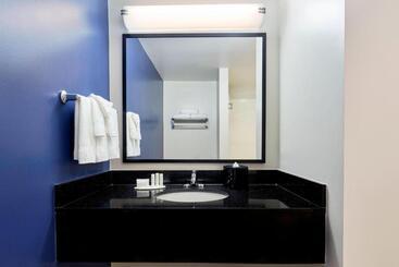 Otel Fairfield Inn Suites Indianapolis Downtown