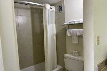 هتل Farmington Inn