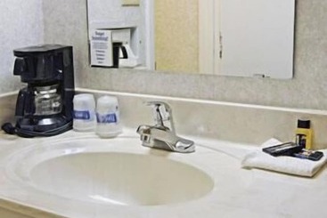 هتل Farmington Inn