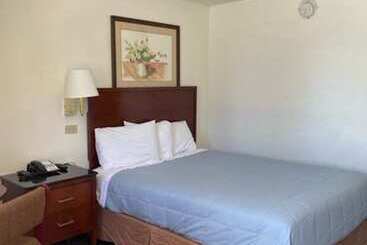 هتل Farmington Inn