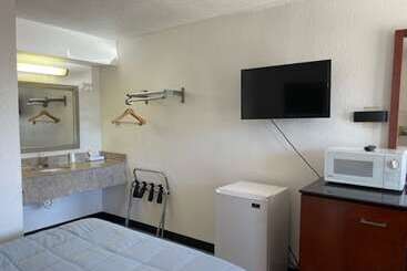 هتل Farmington Inn