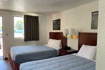 هتل Farmington Inn