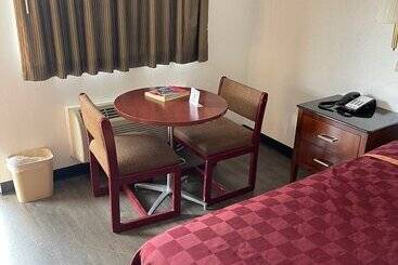 هتل Farmington Inn