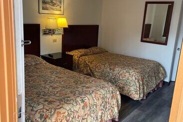 هتل Farmington Inn