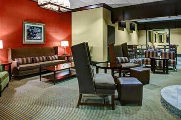هتل Four Points Huntsville Airport