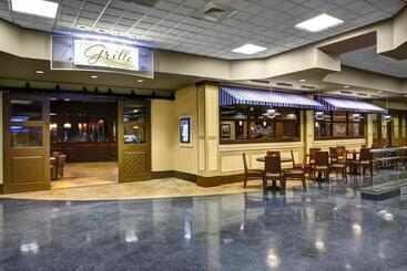 هتل Four Points Huntsville Airport