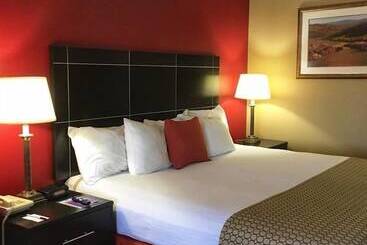 هتل Broadway Inn & Suites
