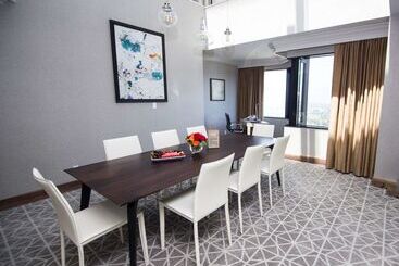 هتل Hilton Los Angeles/universal City