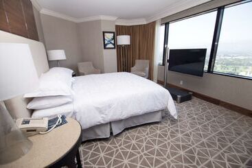 هتل Hilton Los Angeles/universal City