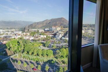 هتل Hilton Los Angeles/universal City