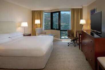 هتل Hilton Los Angeles/universal City