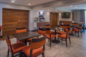 هتل Holiday Inn Express & Suites San Antonio Medical Center North, An Ihg