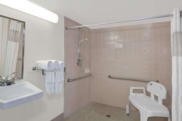 هتل Howard Johnson By Wyndham Ft. Myers Fl