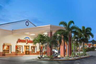 هتل Howard Johnson By Wyndham Ft. Myers Fl