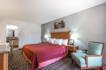 هتل Howard Johnson By Wyndham Scottsdale Old Town