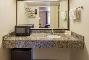 هتل Howard Johnson By Wyndham Scottsdale Old Town
