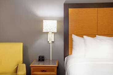 هتل La Quinta Inn By Wyndham Tucson East