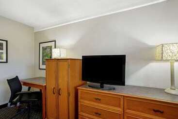 هتل La Quinta Inn By Wyndham Tucson East