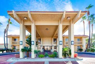 هتل La Quinta Inn By Wyndham Tucson East