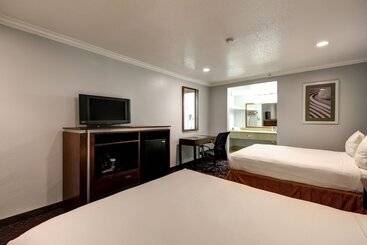 هتل Pacific, Manhattan Beach