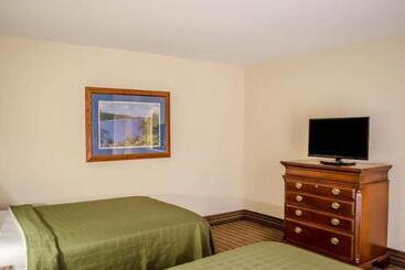 هتل Quality Inn And Suites Pensacola Bayview