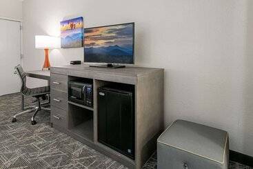 هتل Quality Inn Asheville Downtown Tunnel Rd